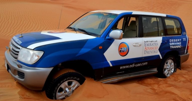 نصائح لإنقاذ السيارة من الرمال في الصحراء